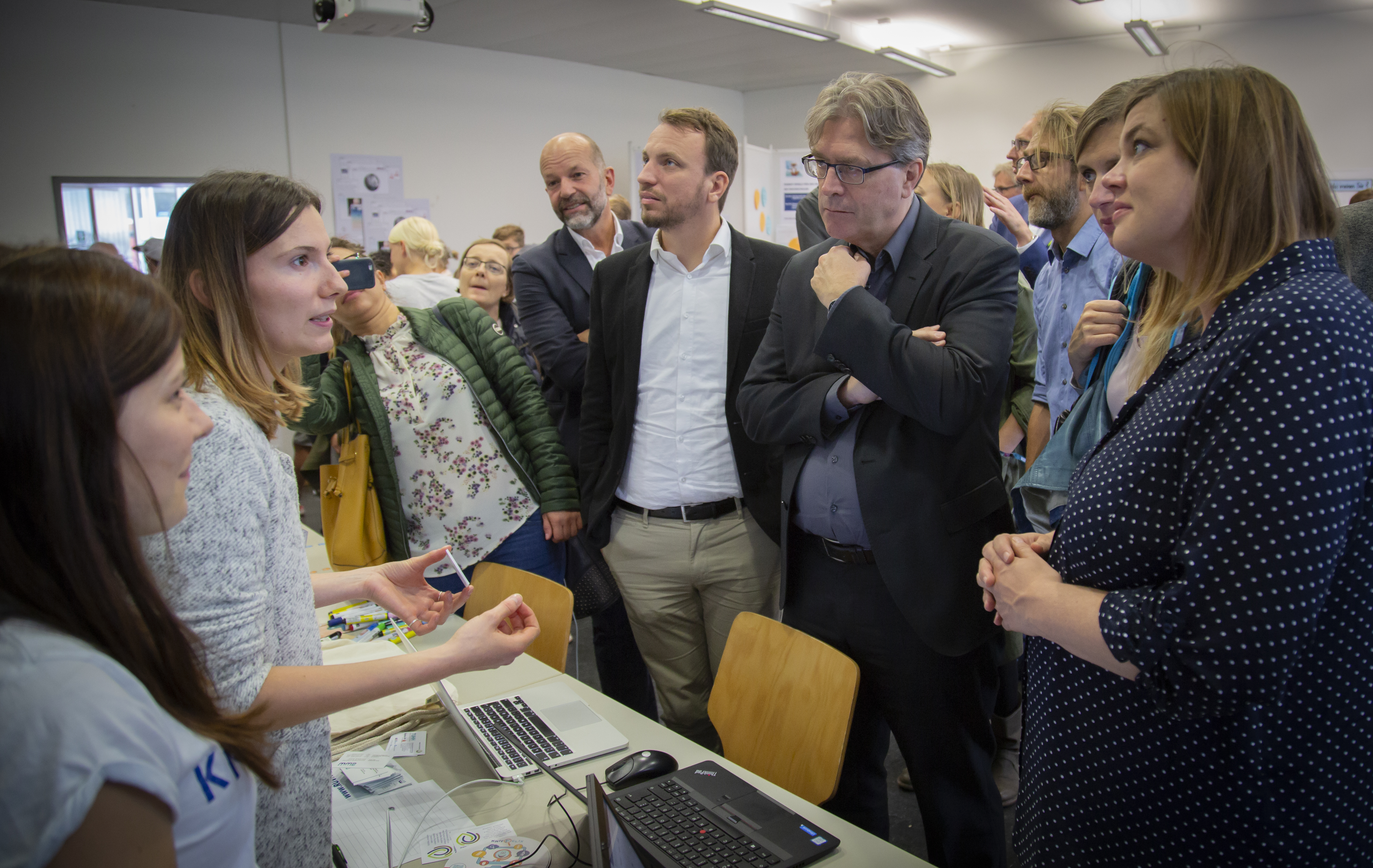 Katharina Fegebank, Ed Brinksma, Sönke Knutzen at TUHH Tina Carmesin explains RUVIVAL project